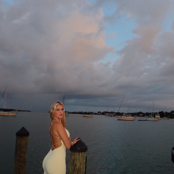 Dresses & Skirts - Elegant Cream Backless Dress